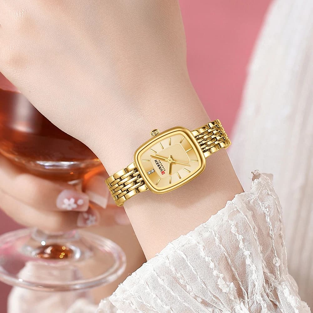 Montre tendance femme Curren bracelet en acier water resistant 30m