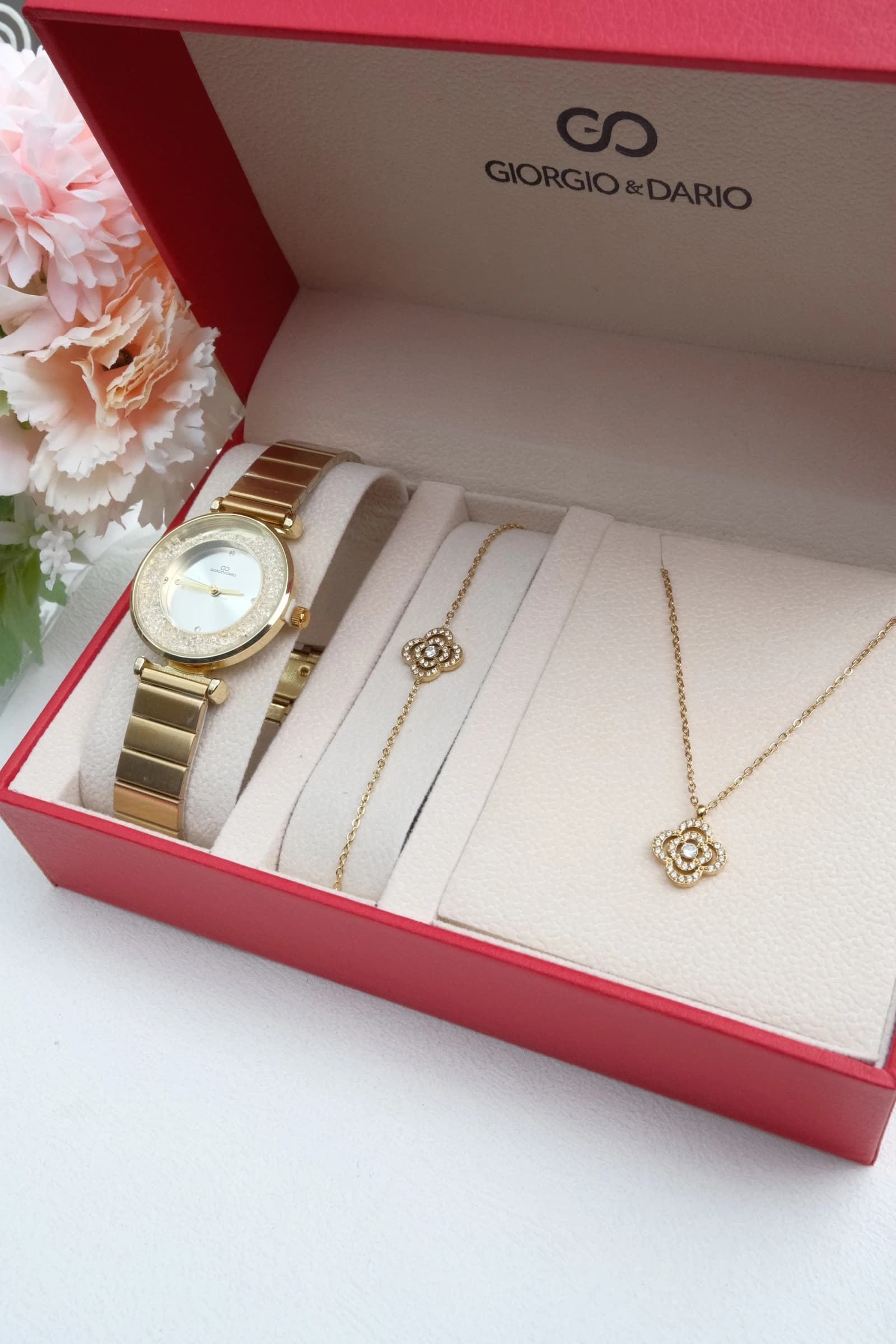 Coffret avec une montre en bracelet acier Inoxydable et une Parure en acier Inoxydable.