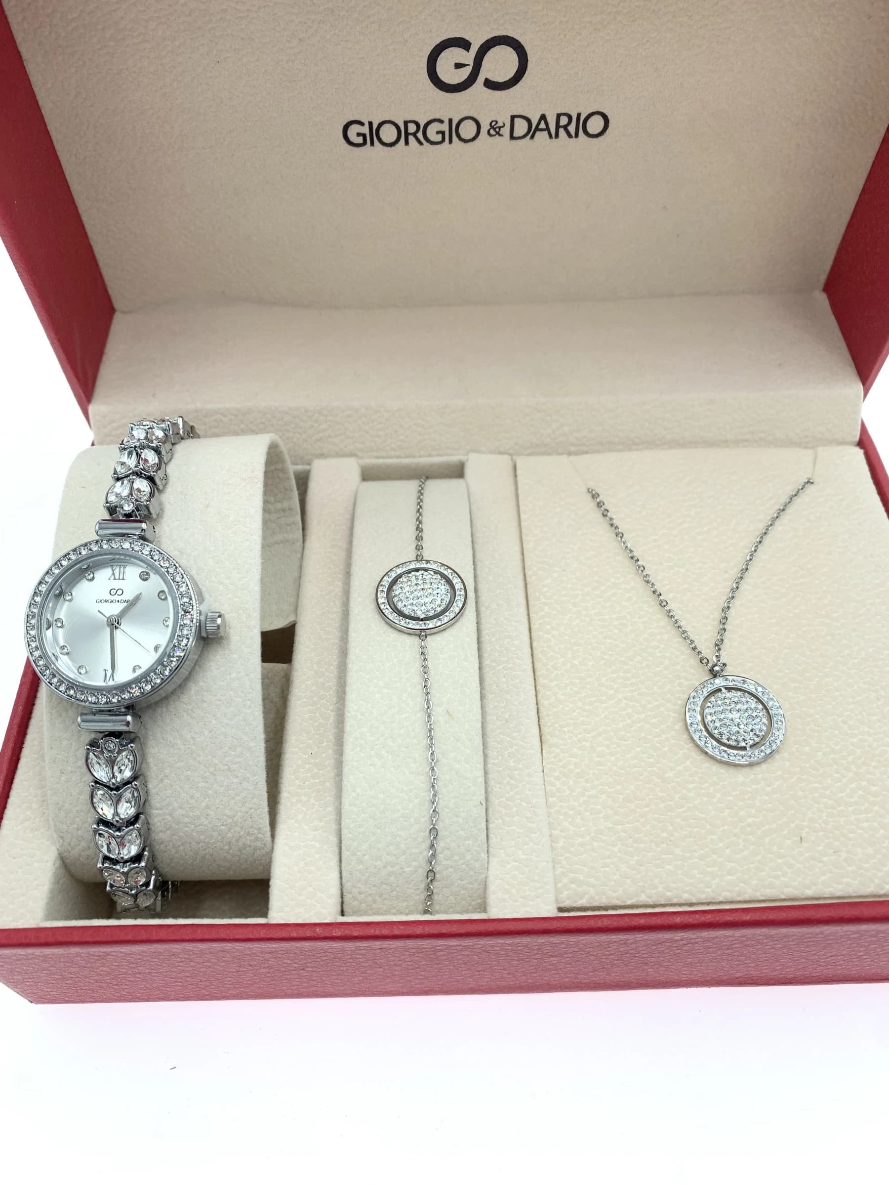 Coffret cadeau tendance femme G&D avec le bijoux en acier