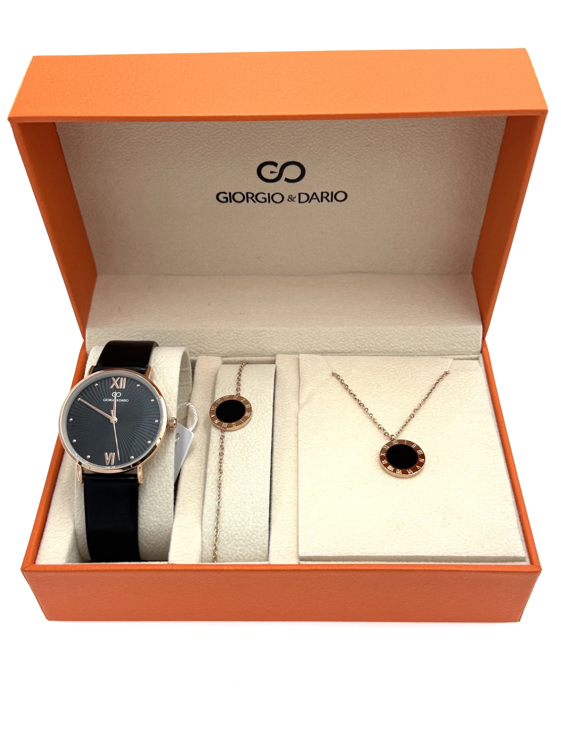 Coffret cadeau tendance femme G&D avec le bijoux en acier