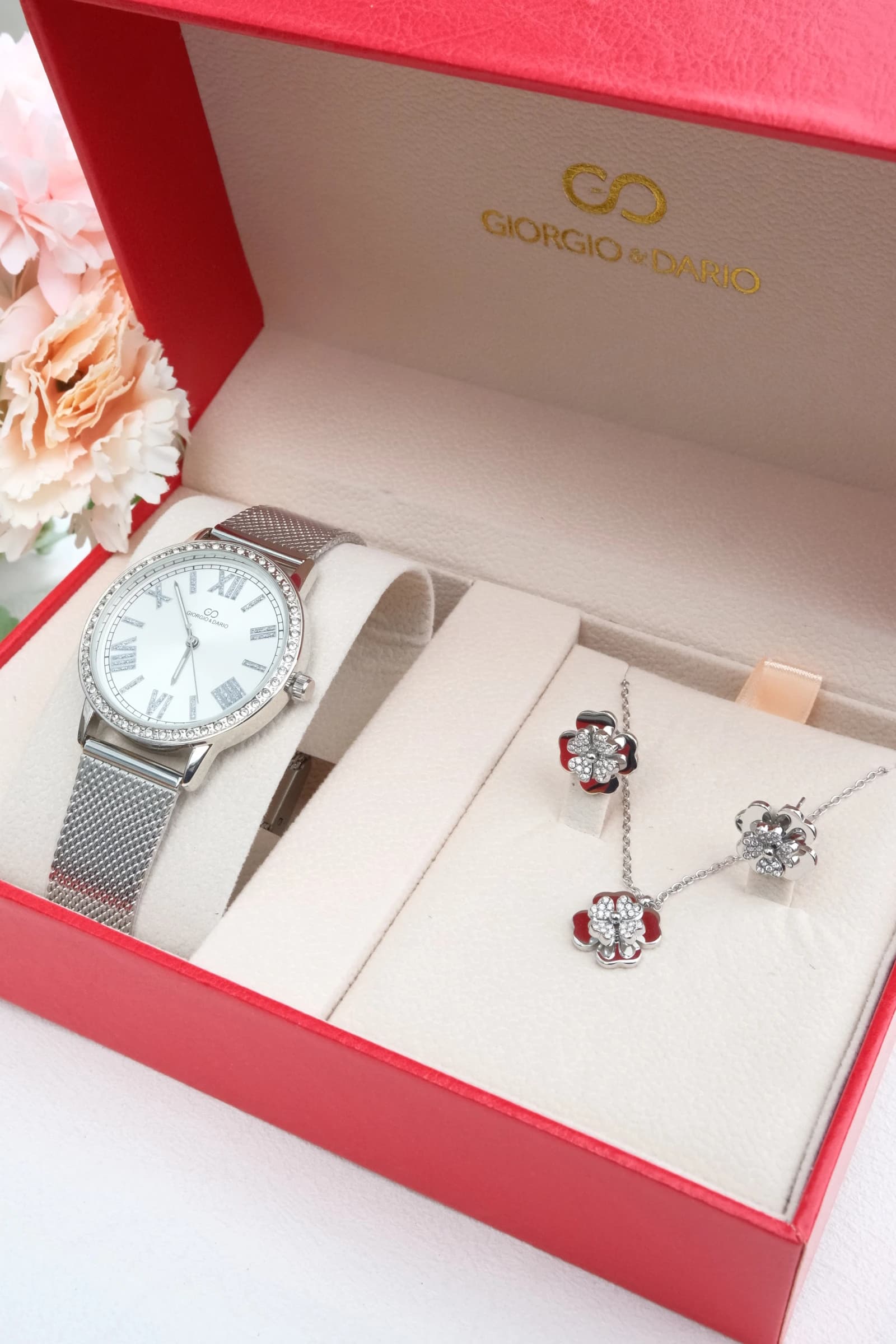 Coffret avec une montre en bracelet acier Inoxydable et une Parure en acier Inoxydable.
