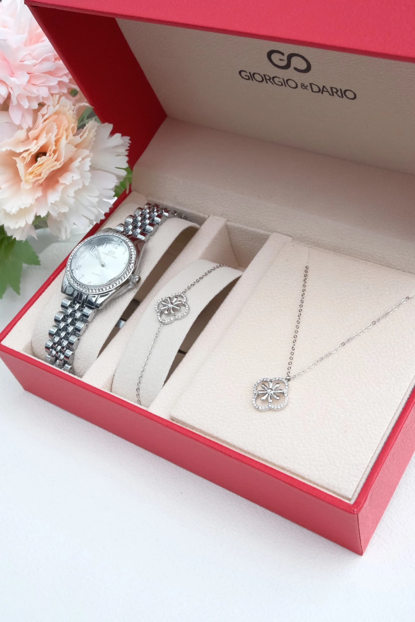 COFFRET FEMME AVEC PARURE ACIER