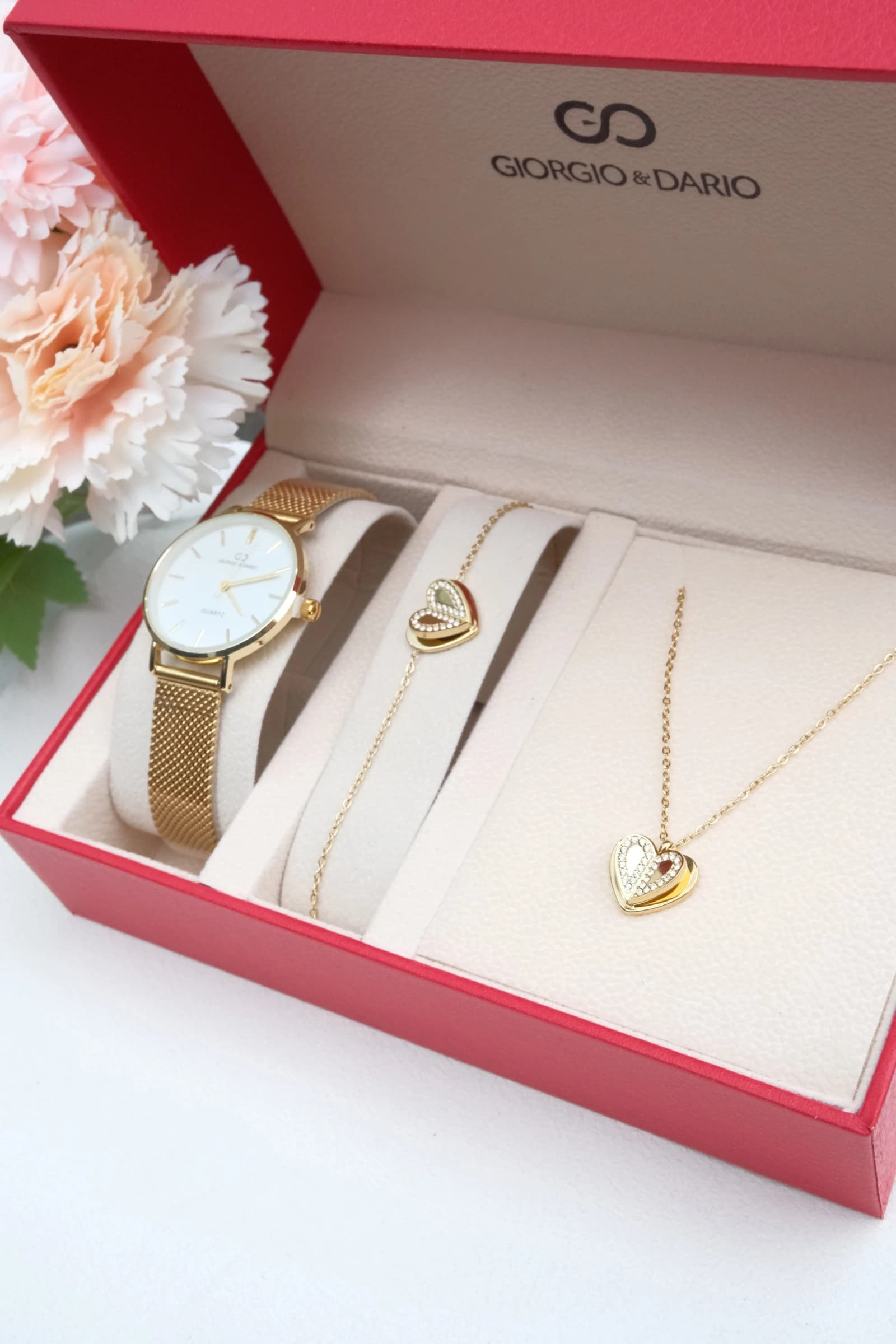 Coffret avec une montre en bracelet acier Inoxydable et une Parure en acier Inoxydable.