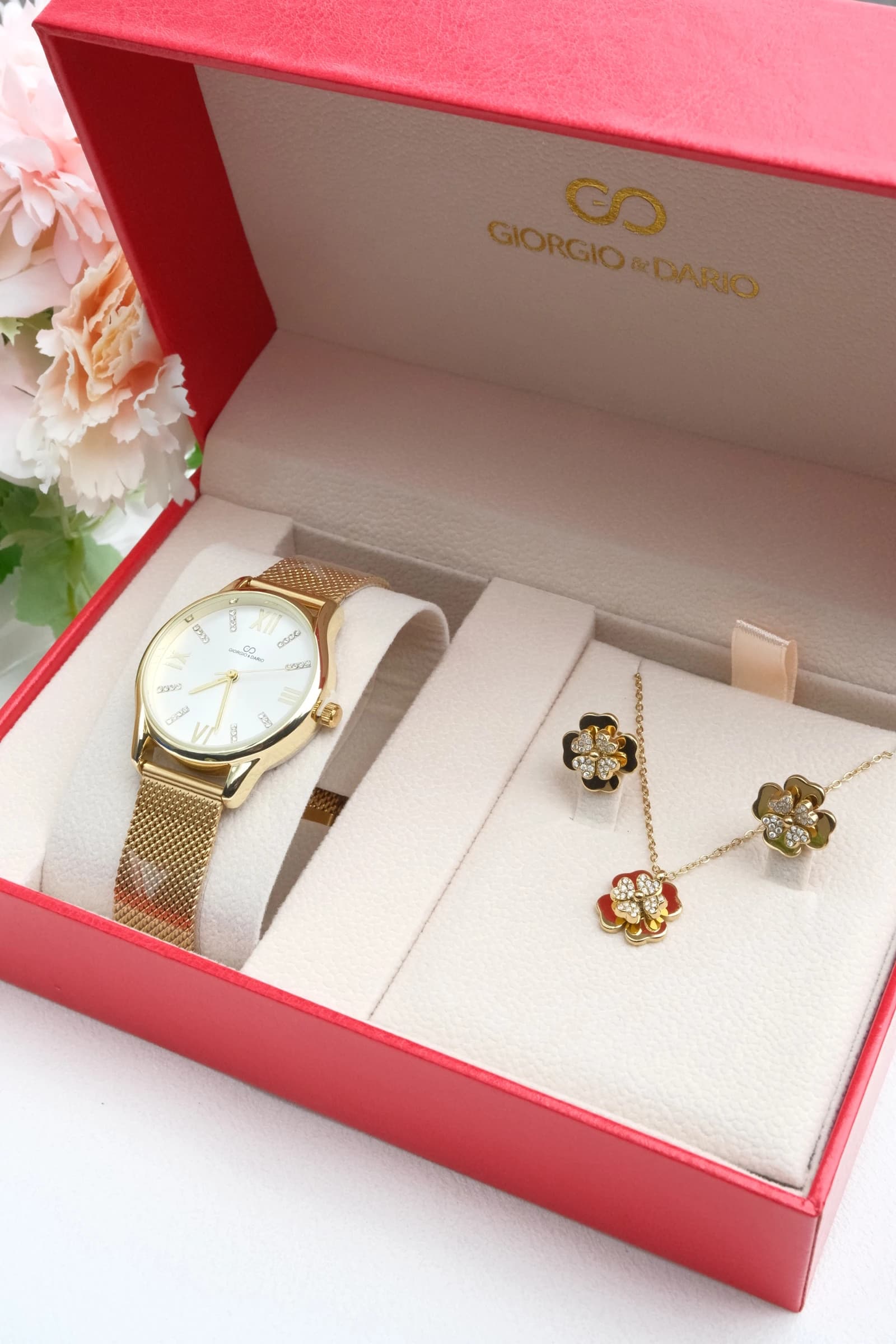 Coffret avec une montre en bracelet acier Inoxydable et une Parure en acier Inoxydable.
