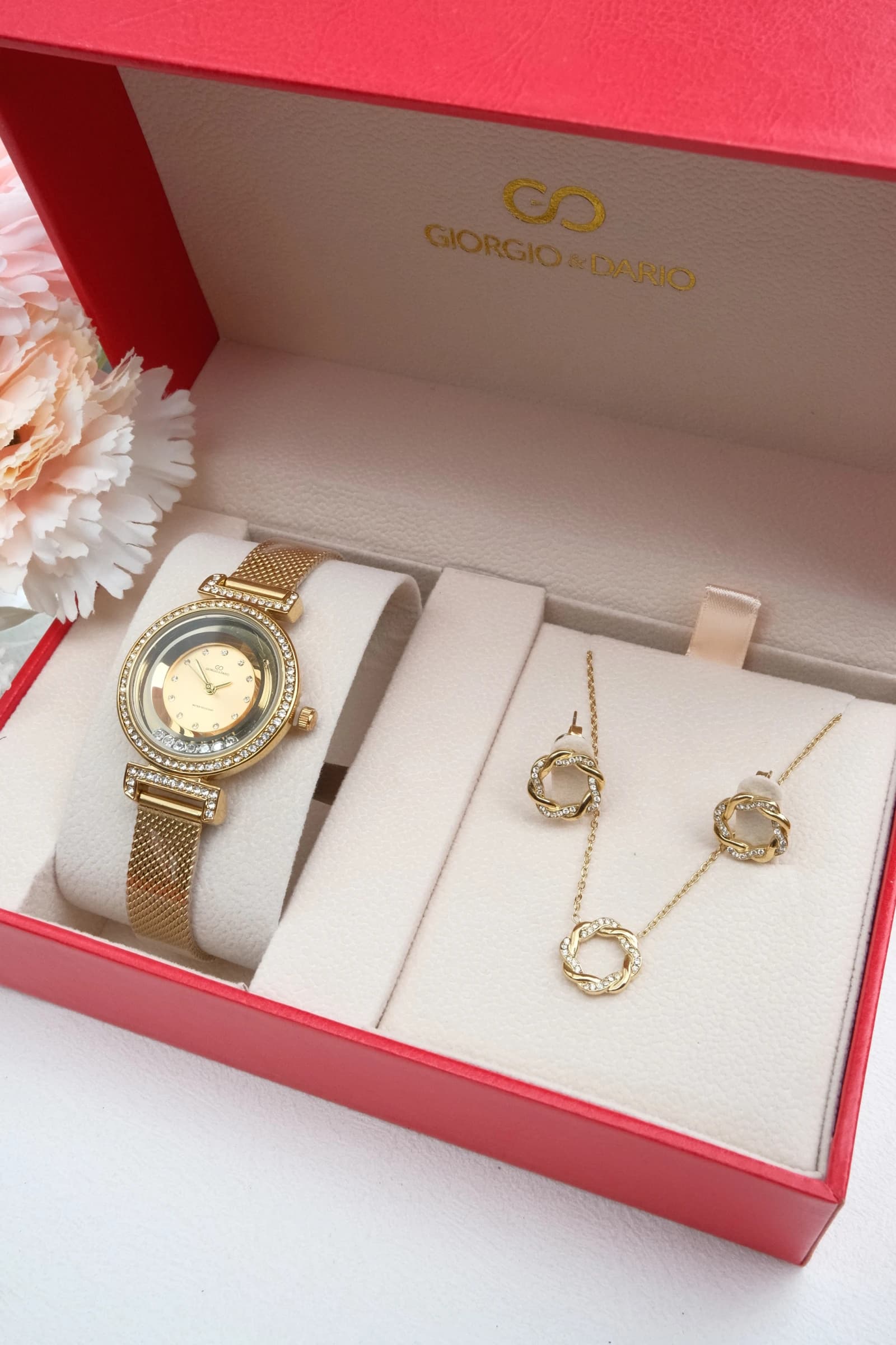 Coffret avec une montre en bracelet acier Inoxydable et une Parure en acier Inoxydable.