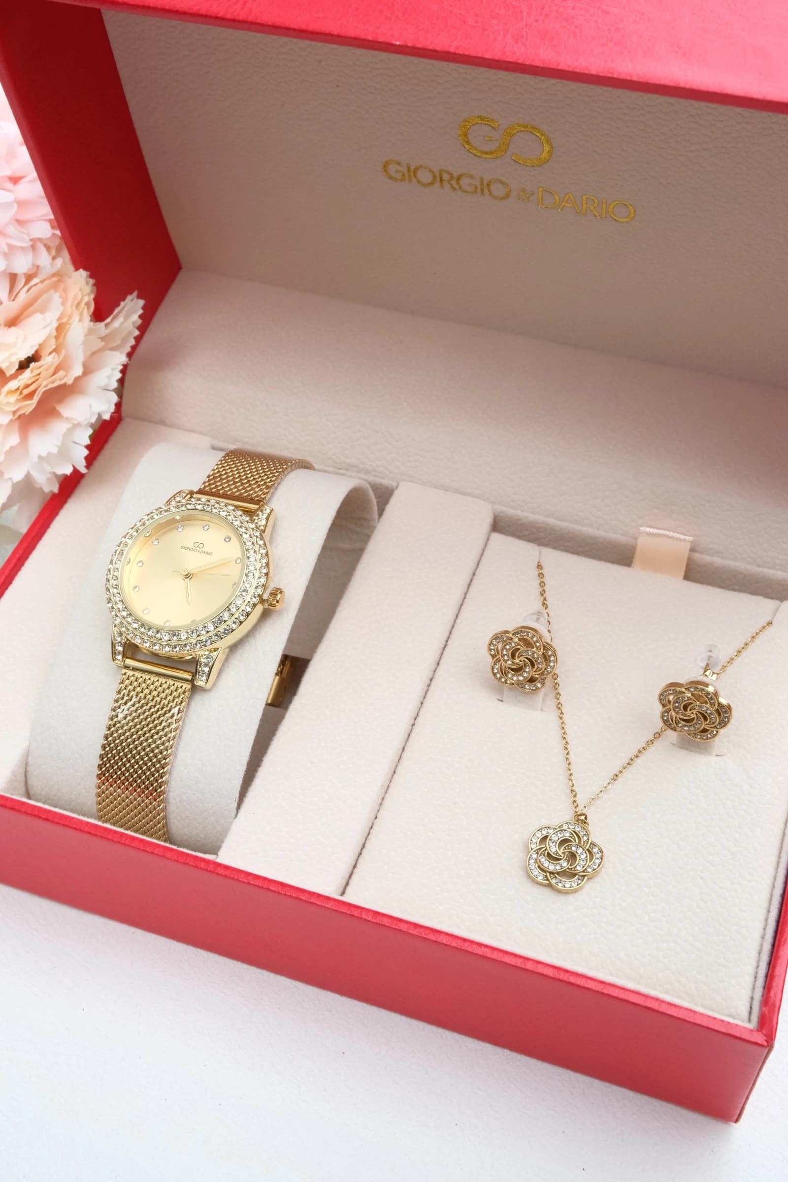 Coffret avec une montre en bracelet acier Inoxydable et une Parure en acier Inoxydable.