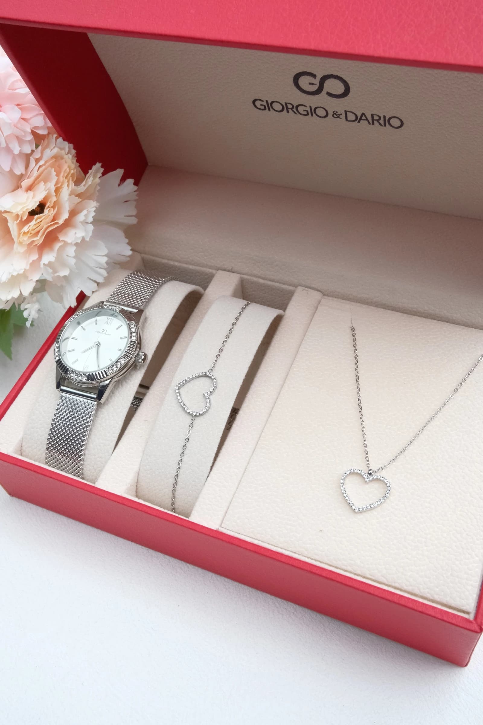 Coffret avec une montre en bracelet acier Inoxydable et une Parure en acier Inoxydable.