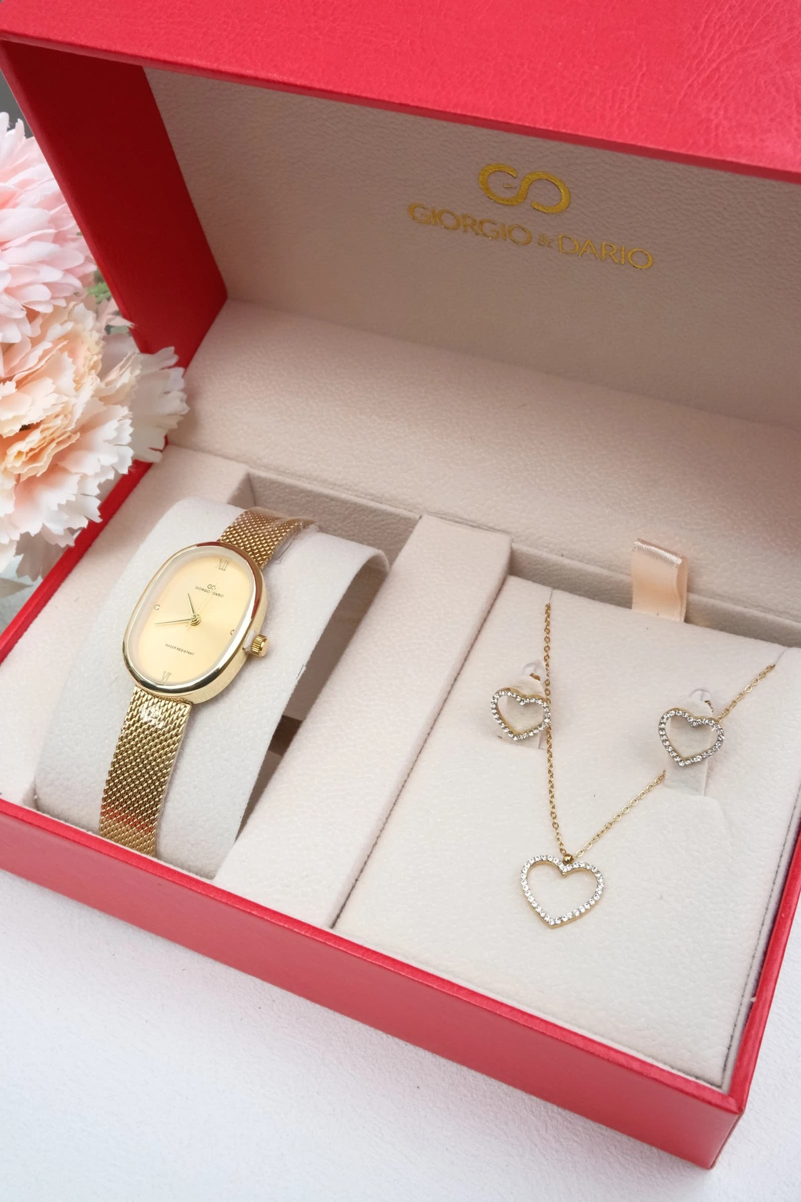 Coffret avec une montre en bracelet acier Inoxydable et une Parure en acier Inoxydable.
