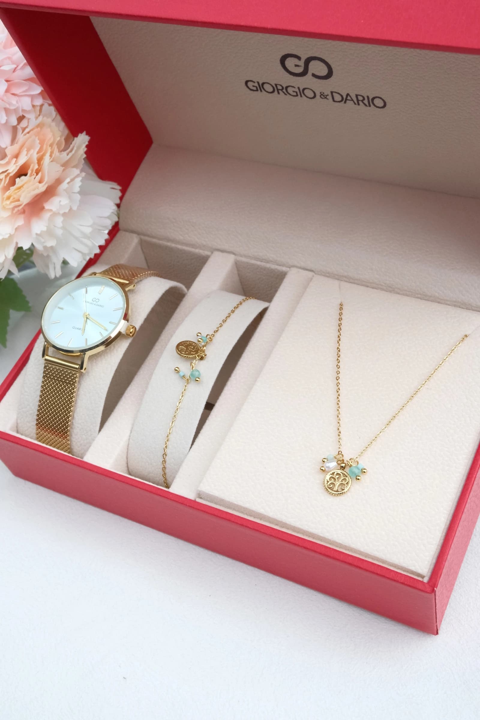Coffret avec une montre en bracelet acier Inoxydable et une Parure en acier Inoxydable.